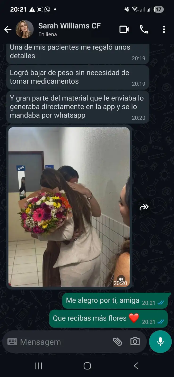 Conversación de una nutricionista sobre resultados de una paciente